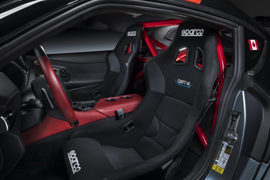 Интерьер Toyota GR Supra Track Concept (A90) 2020 года  (фото 3 из 17)